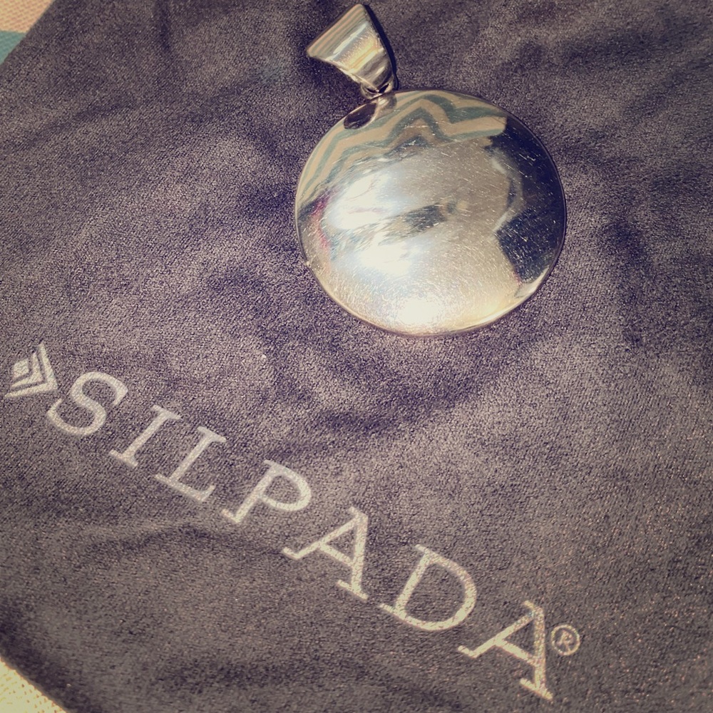 Silpada Wavy Round Pendant